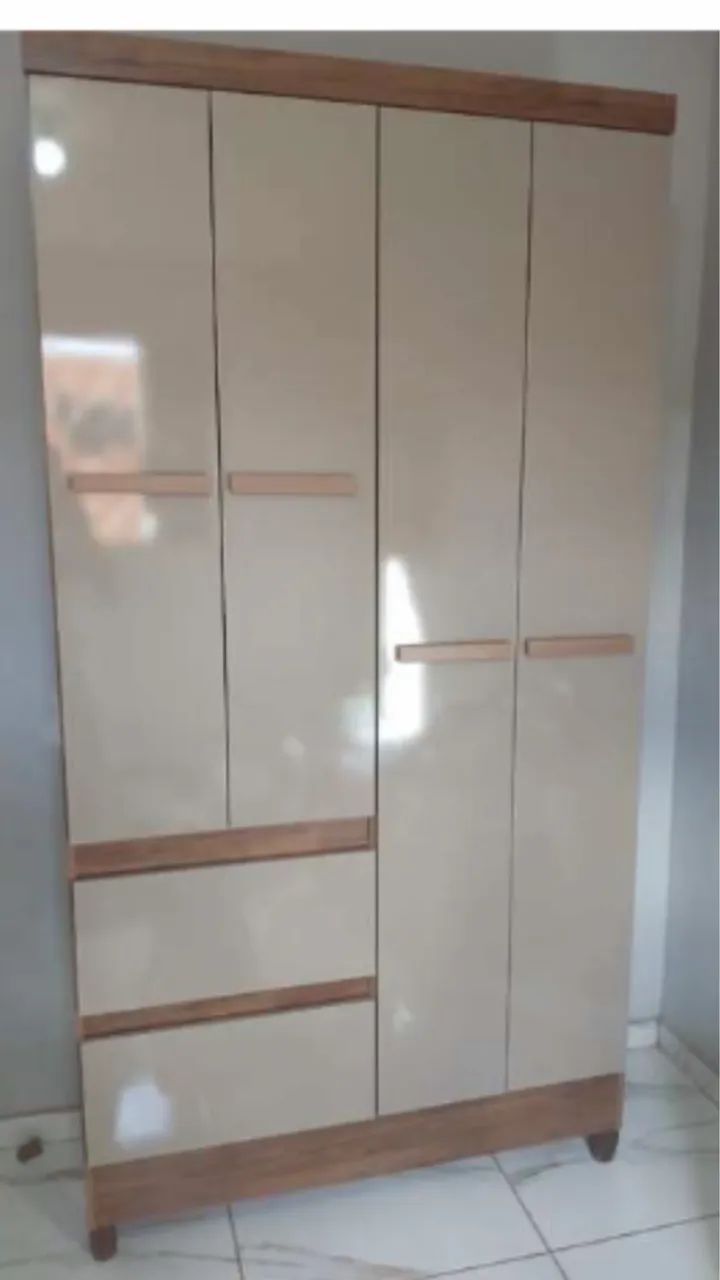 Guarda roupa madeirado