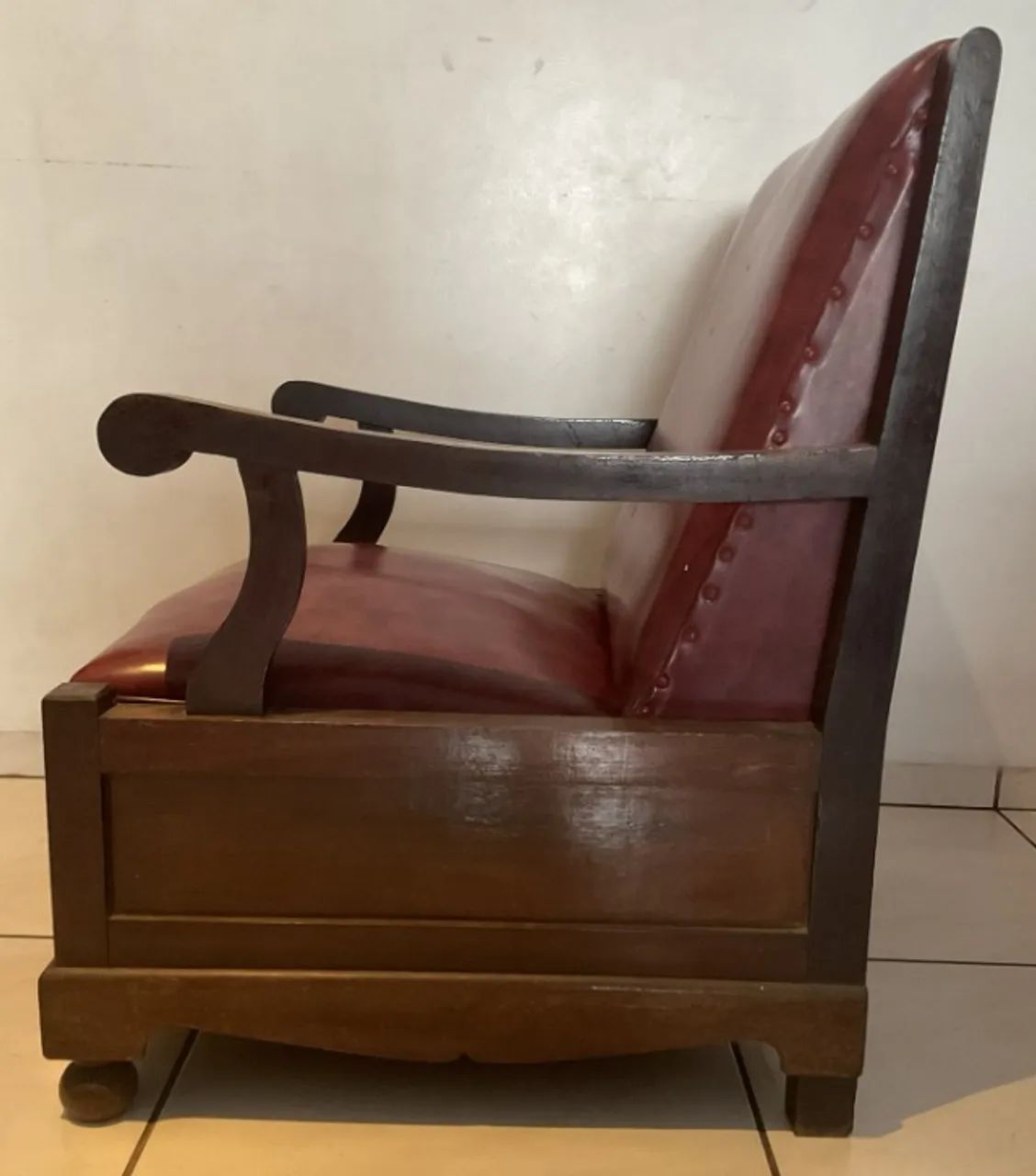 Poltrona Vintage - Madeira Maciça - Requer Manutenção - Foto 3