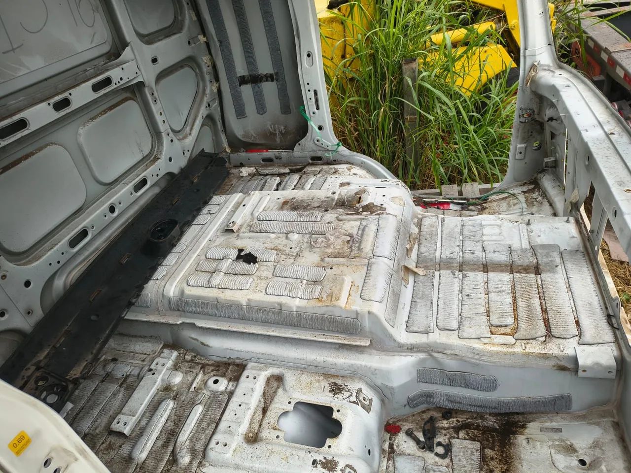 CABINE PARCIAL VOLVO VM ANO 2023 COM PEQUENA AVARIA  - Foto 5