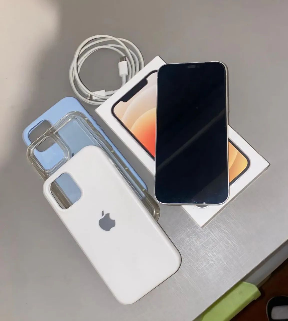 Iphone 12 olhar descrição 