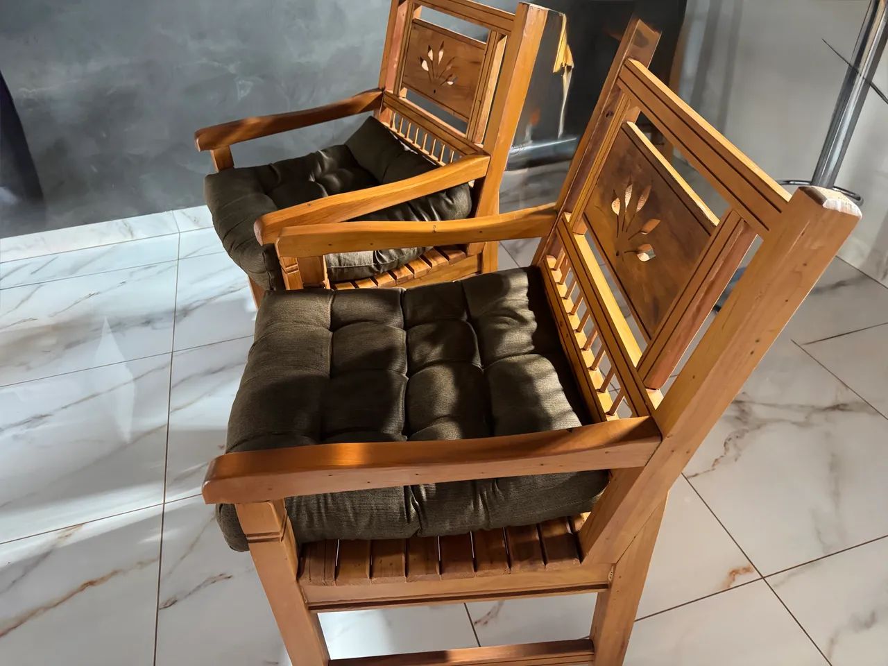 Poltronas de madeira  - Foto 4