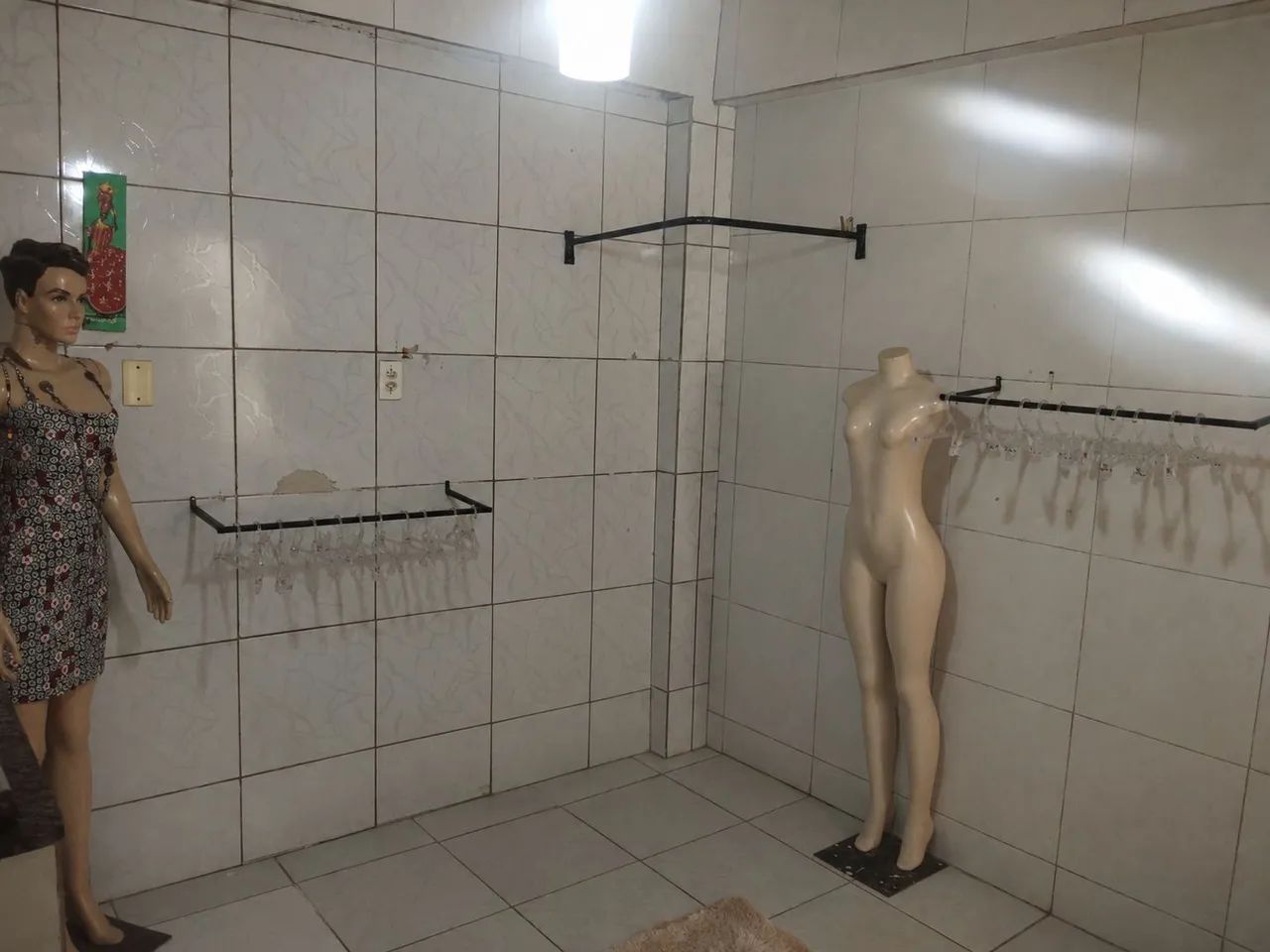 Estou vendendo equipamentos de loja e vestuário 