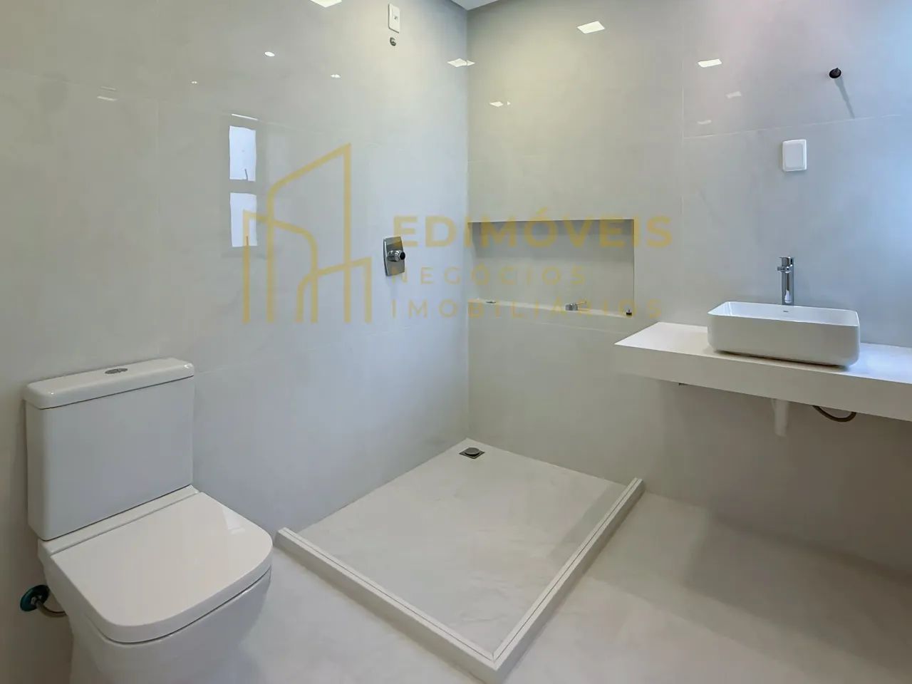 Manguinhos: Casa com 3 Quartos, Suíte Master e Vagas Cobertas - Foto 2