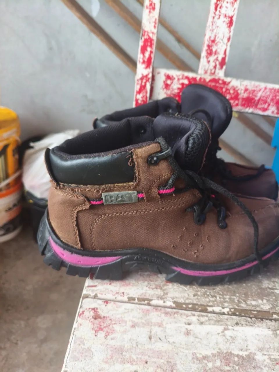 Bota de trilha rosa com marrom  - Foto 2