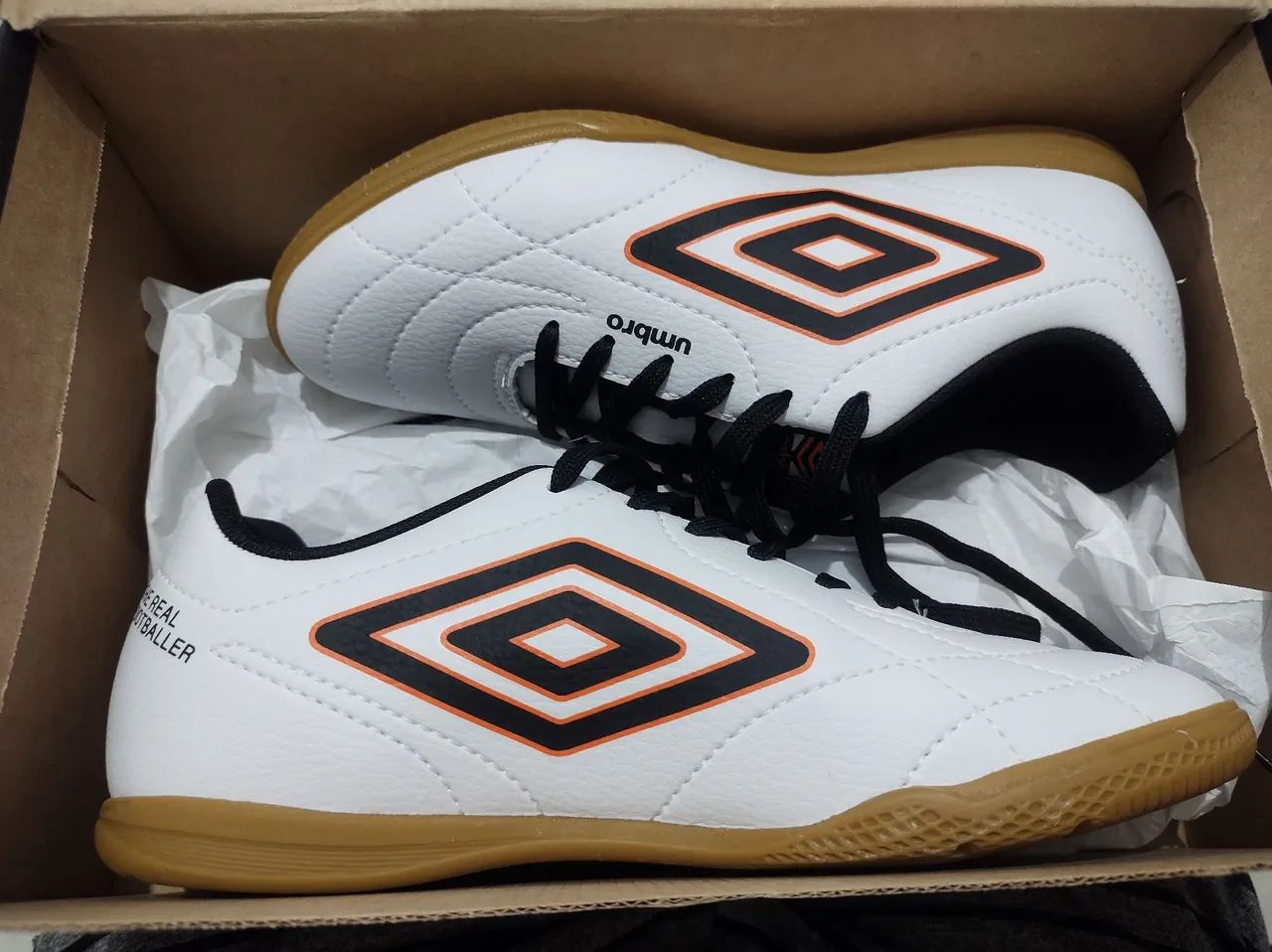 Chuteira Umbro Futsal Original sem uso - Calçados Esportivos