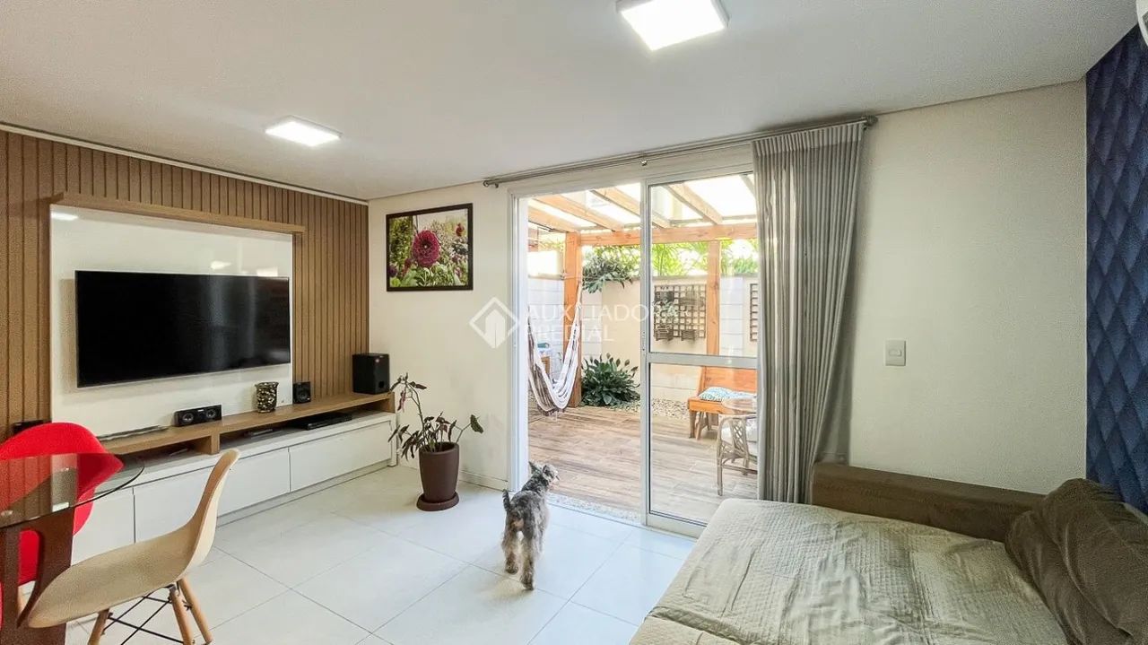 Casa com 2 suítes em condomínio fechado