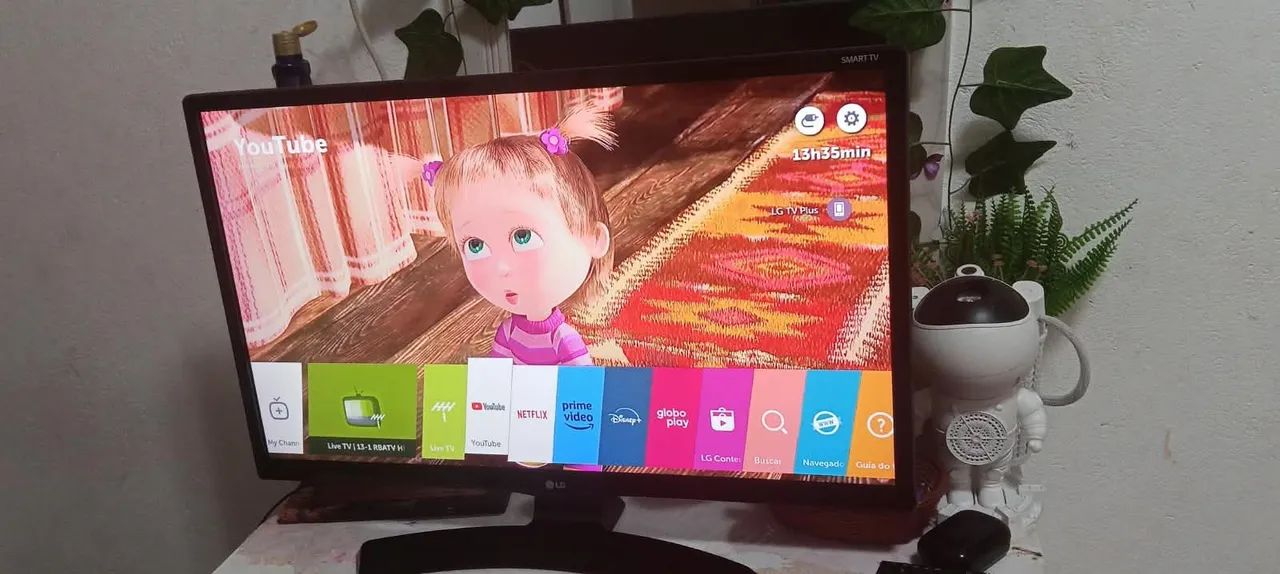 Vendo essa tv da marca LG de 33 polegadas SMART completa com pé e controle remoto 