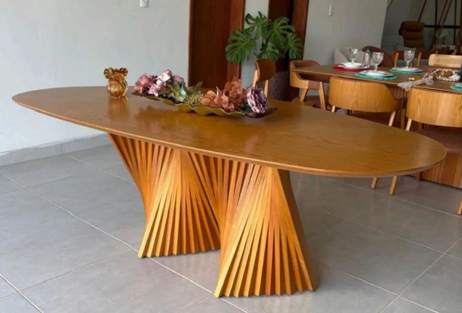 Mesa de jantar orgânica 