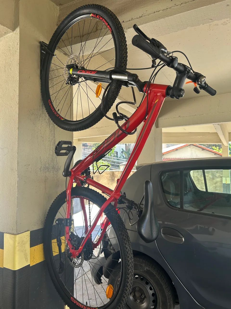 Bicicleta Oggi Semi-nova e Completa