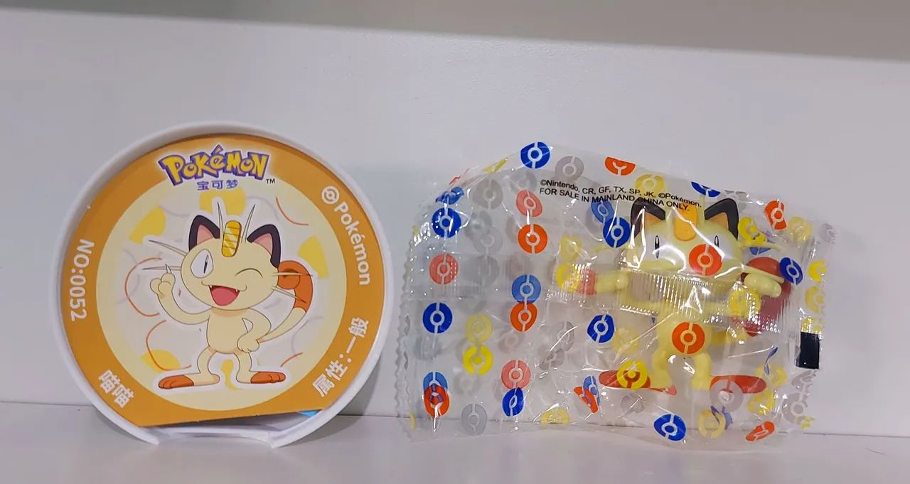 Duas Pokebolas Originais Pokémon com Meowth e Espeon - Foto 2