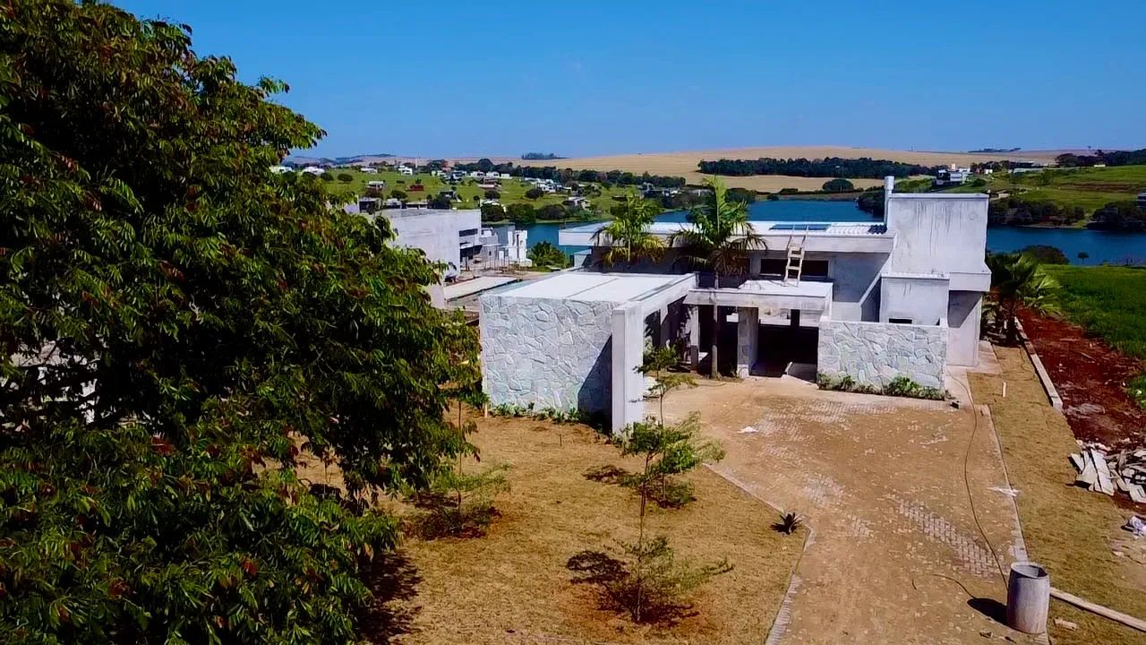 Casa Térrea  OPORTUNIDADE em fase de acabamento.