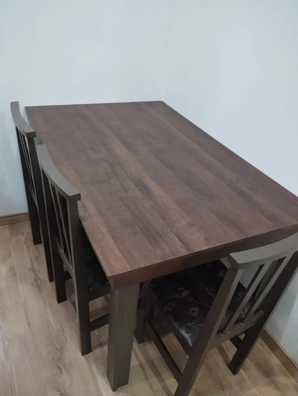 Mesa de Jantar Retangular de 6 Lugares + 4 cadeiras