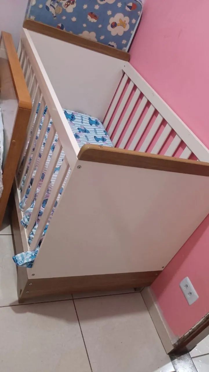 Vendo berço com colchão 