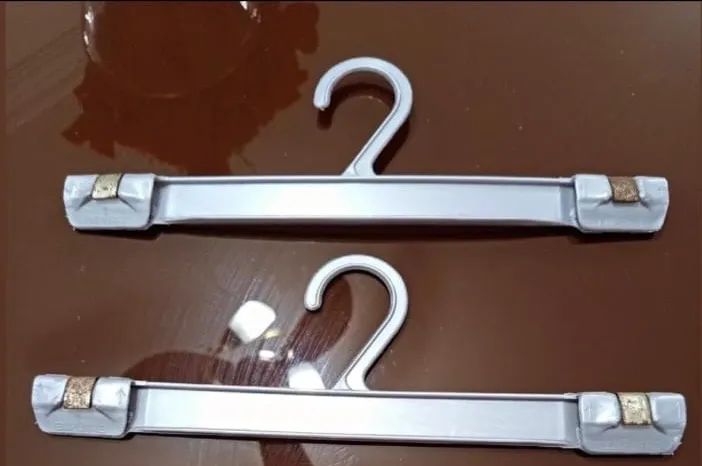 Cabides com presilhas