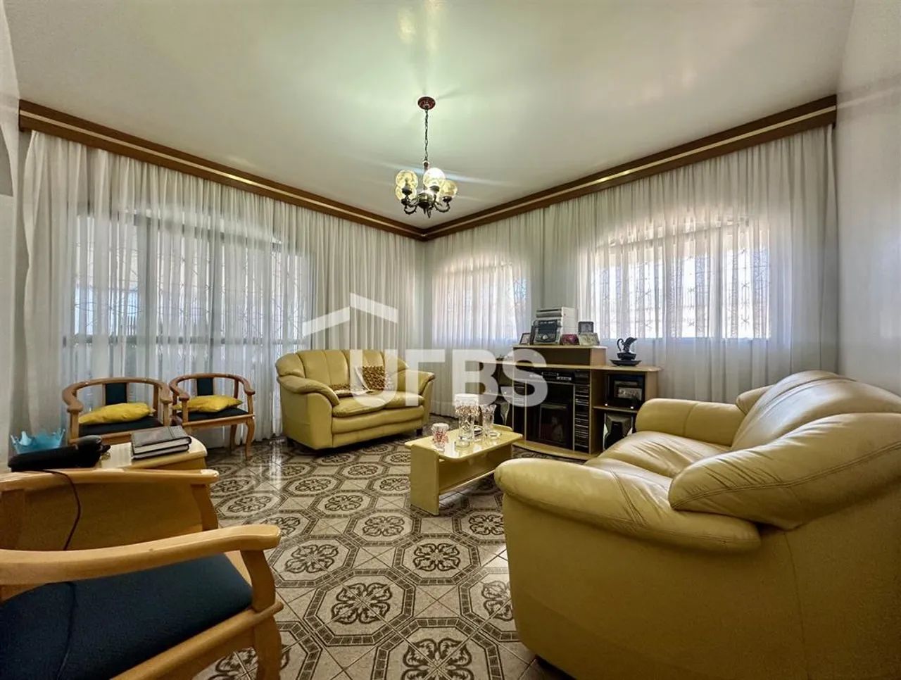 Ampla Casa com 3 Quartos e 4 Vagas no Jardim da Luz, Goiânia