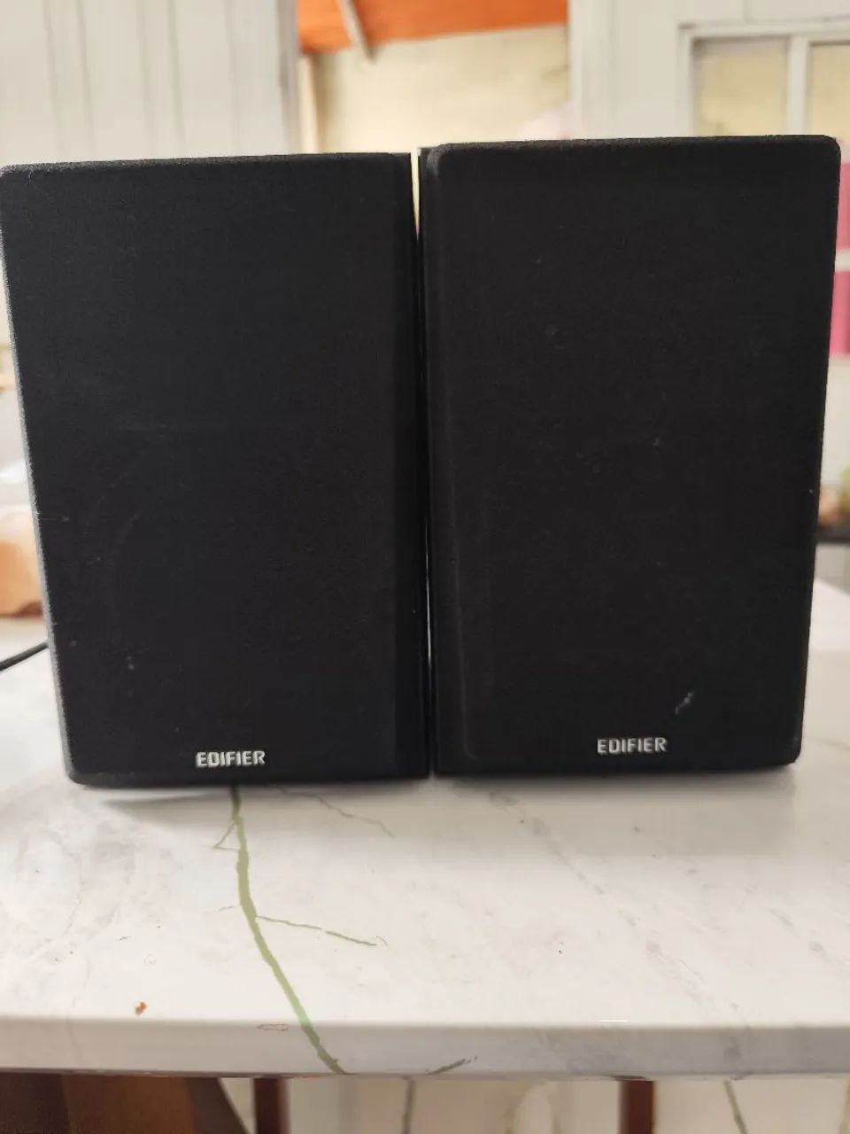 Caixa Edifier RI580MB