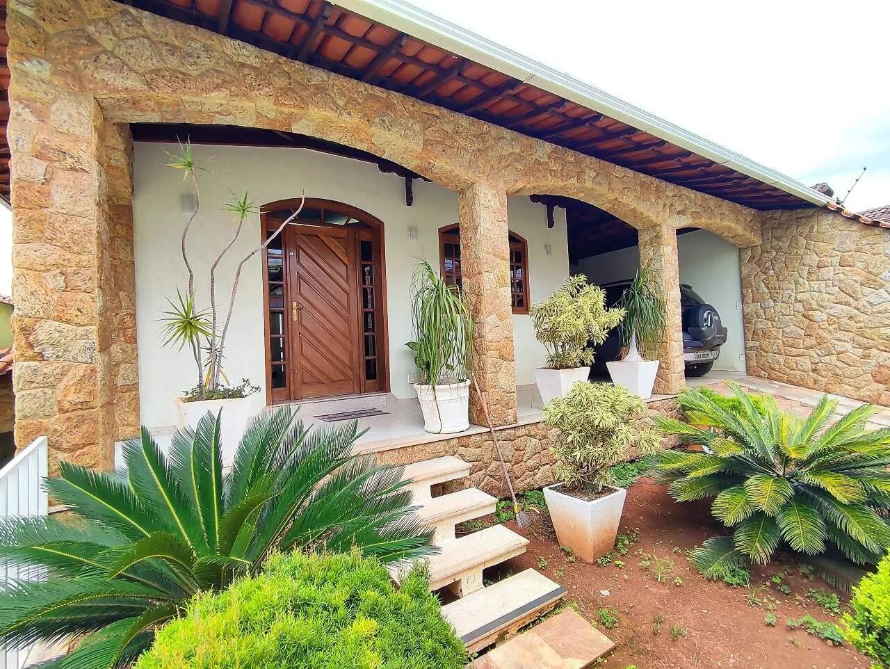 Casa à venda - Tirol, 4 quartos - Belo Horizonte