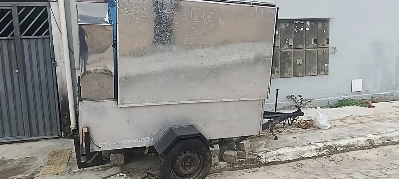 Reboque para vender lanche e bebidas e aí tem churrasqueira  valor 3900 - Foto 5
