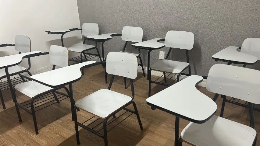Cadeira universitária (1O CADEIRAS PARA DESTRO E 1 PARA CANHOTO) - Foto 3