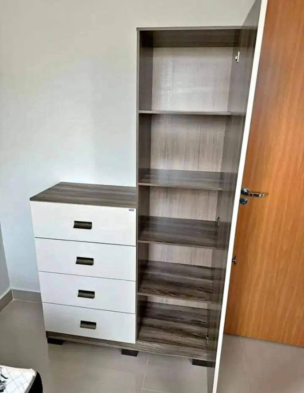 Cômoda 4 Gavetas 1 Porta com Espelho (NOVO) Entrega Grátis!  - Foto 2