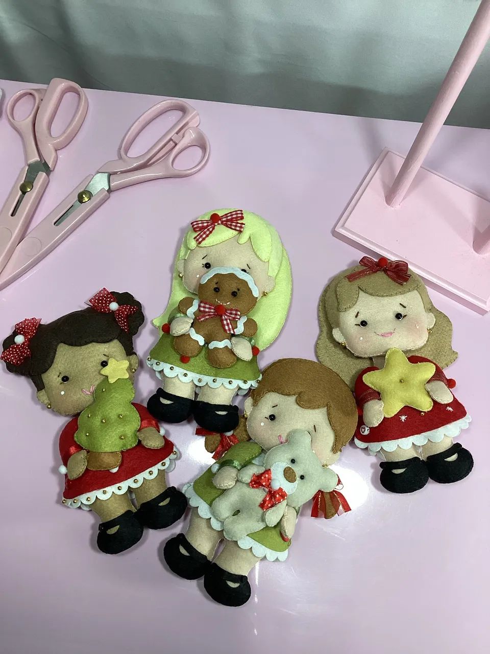Kit de 4 Bonequinhas de Natal com pingente em feltro - Foto 2
