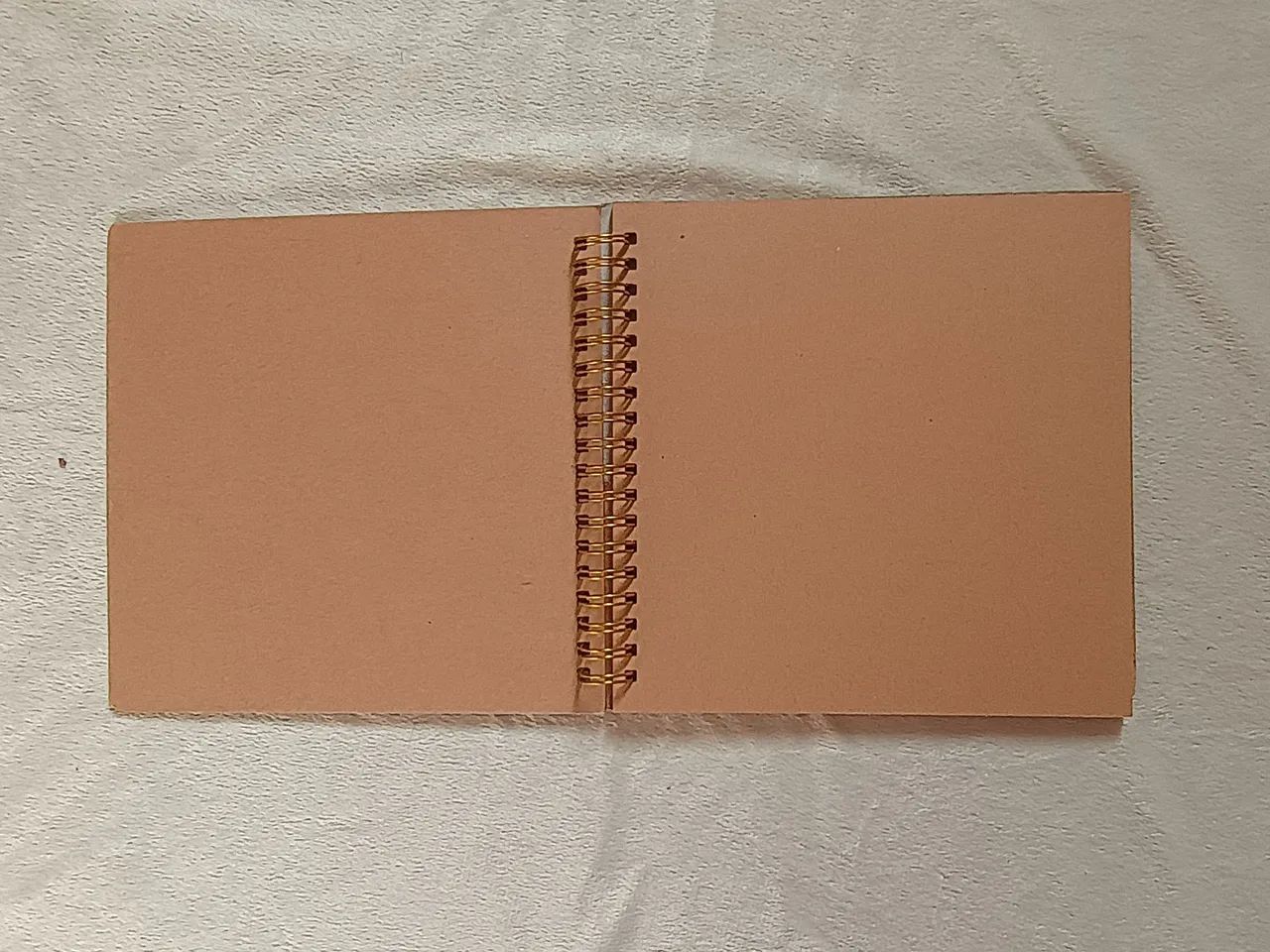 scrapbook kraft com espiral 17,5x17cm - Foto 2