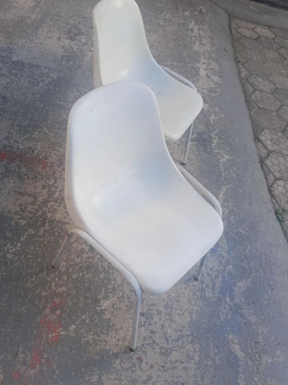 Cadeiras resistentes e baratas - Foto 2