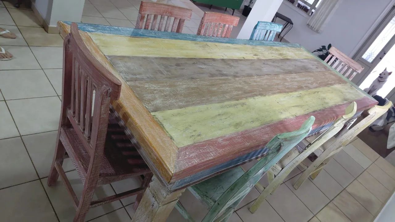 Mesa de Peroba Rosa com 8 cadeira também Peroba rosa