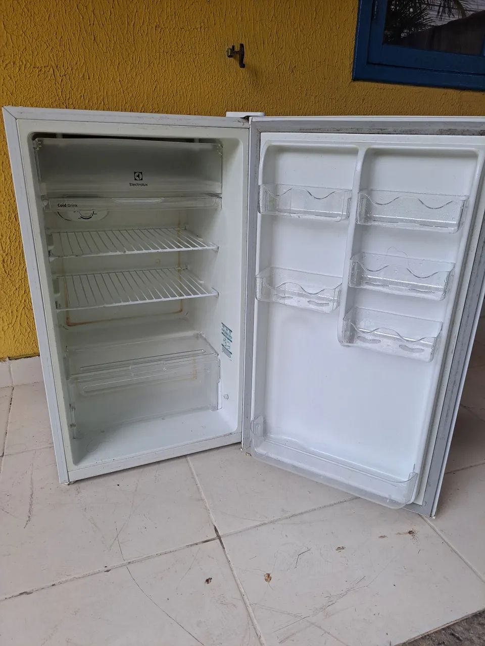 Vende-se frigobar Electrolux 