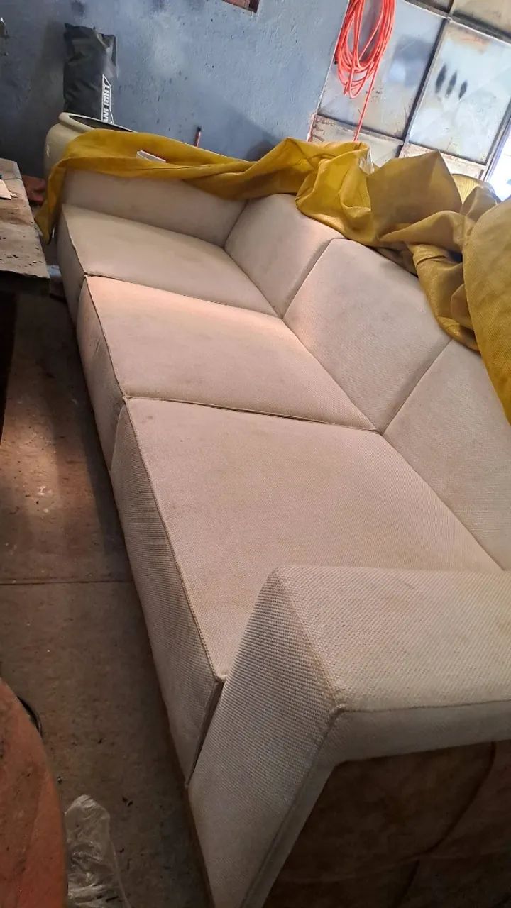 Sofa 6 lugares em tecido de linho e couro