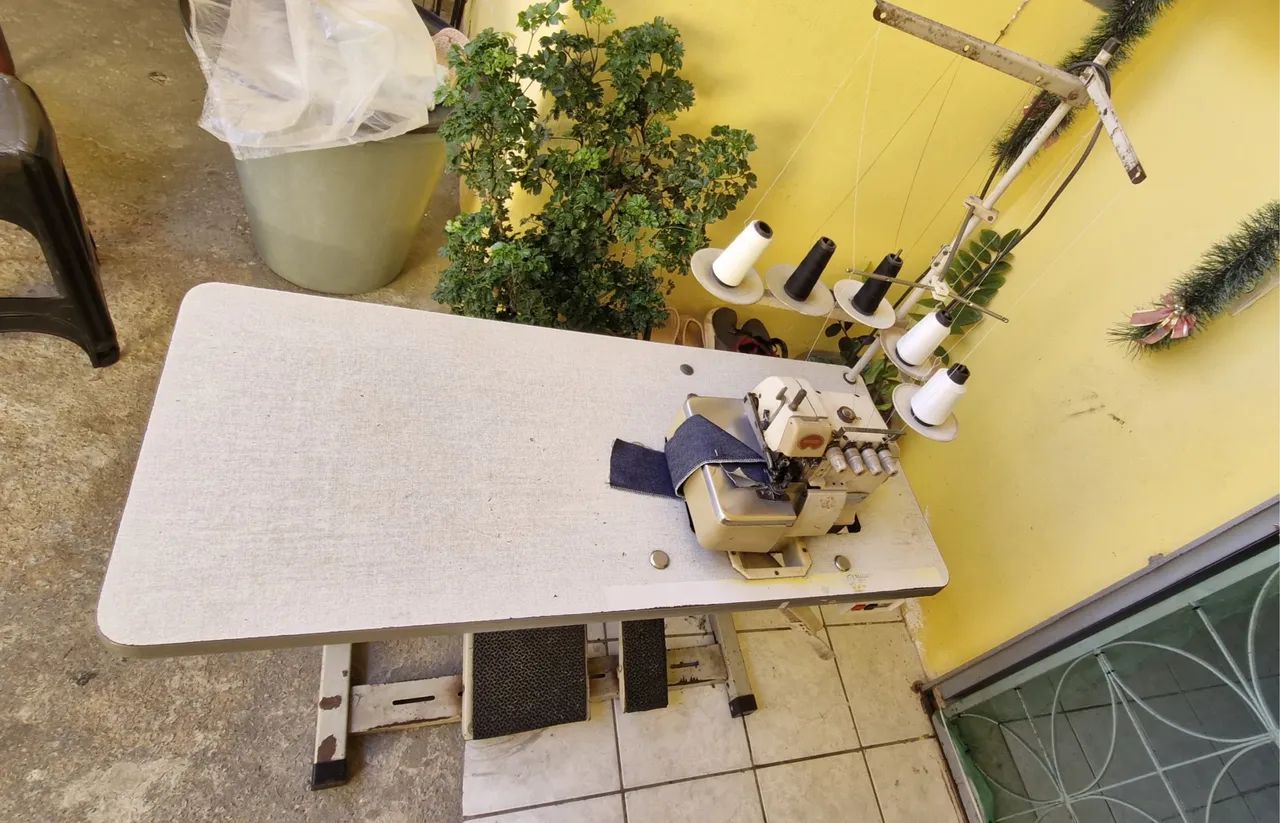 Máquina de costura Interlock 