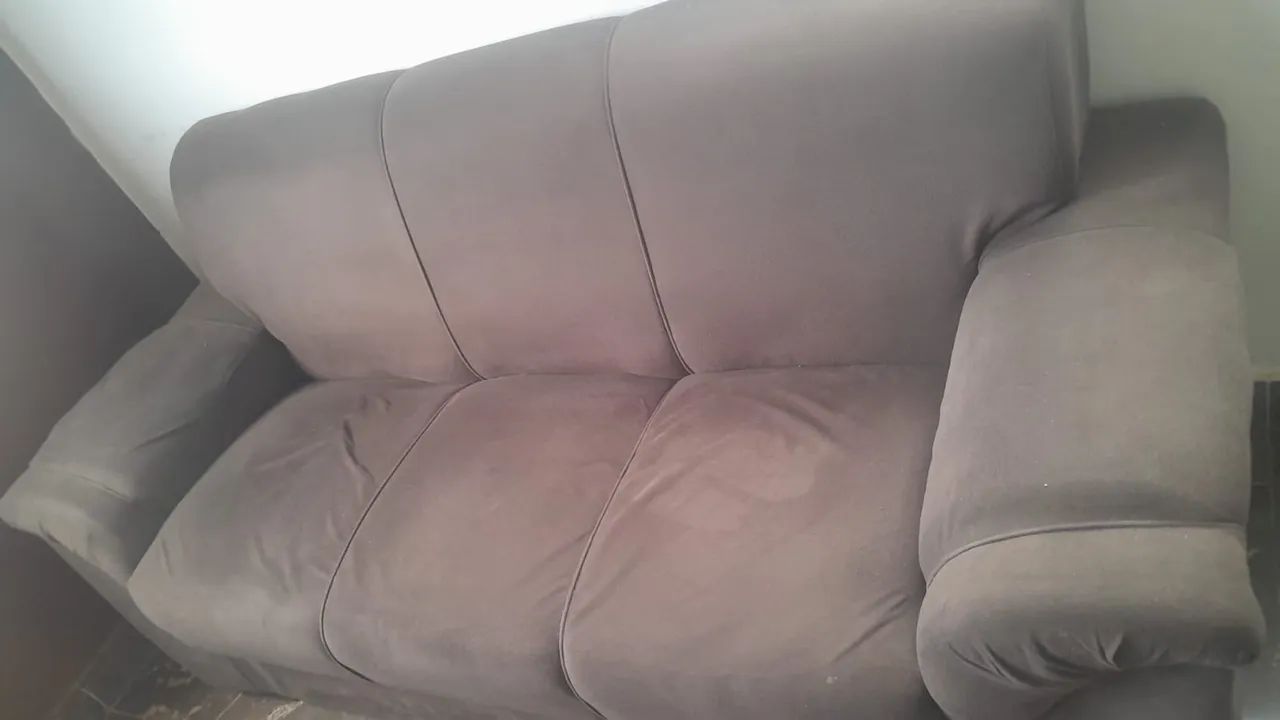 To vendendo esse par de sofá 400 reais os dois!!  - Foto 2