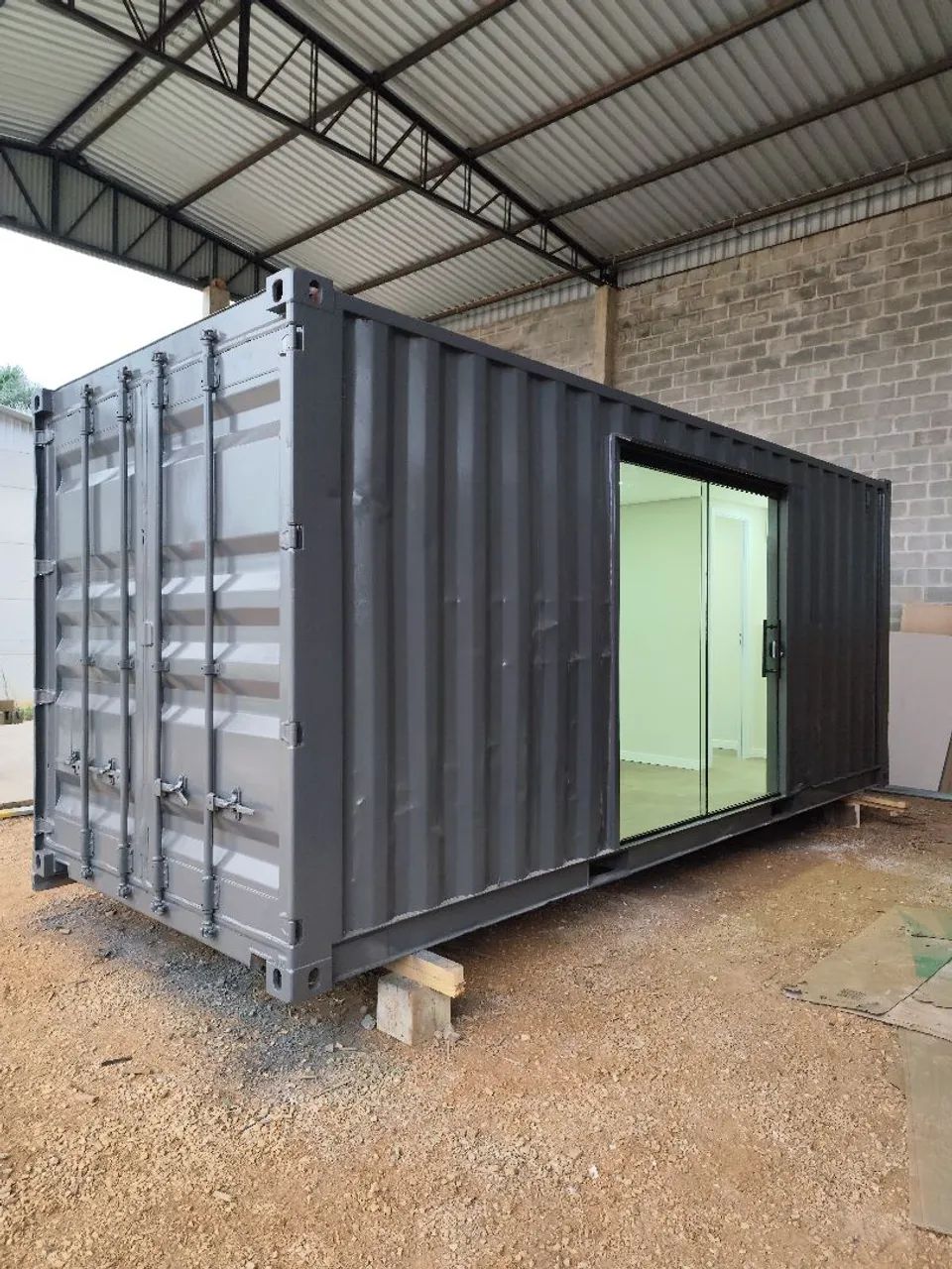 Container 