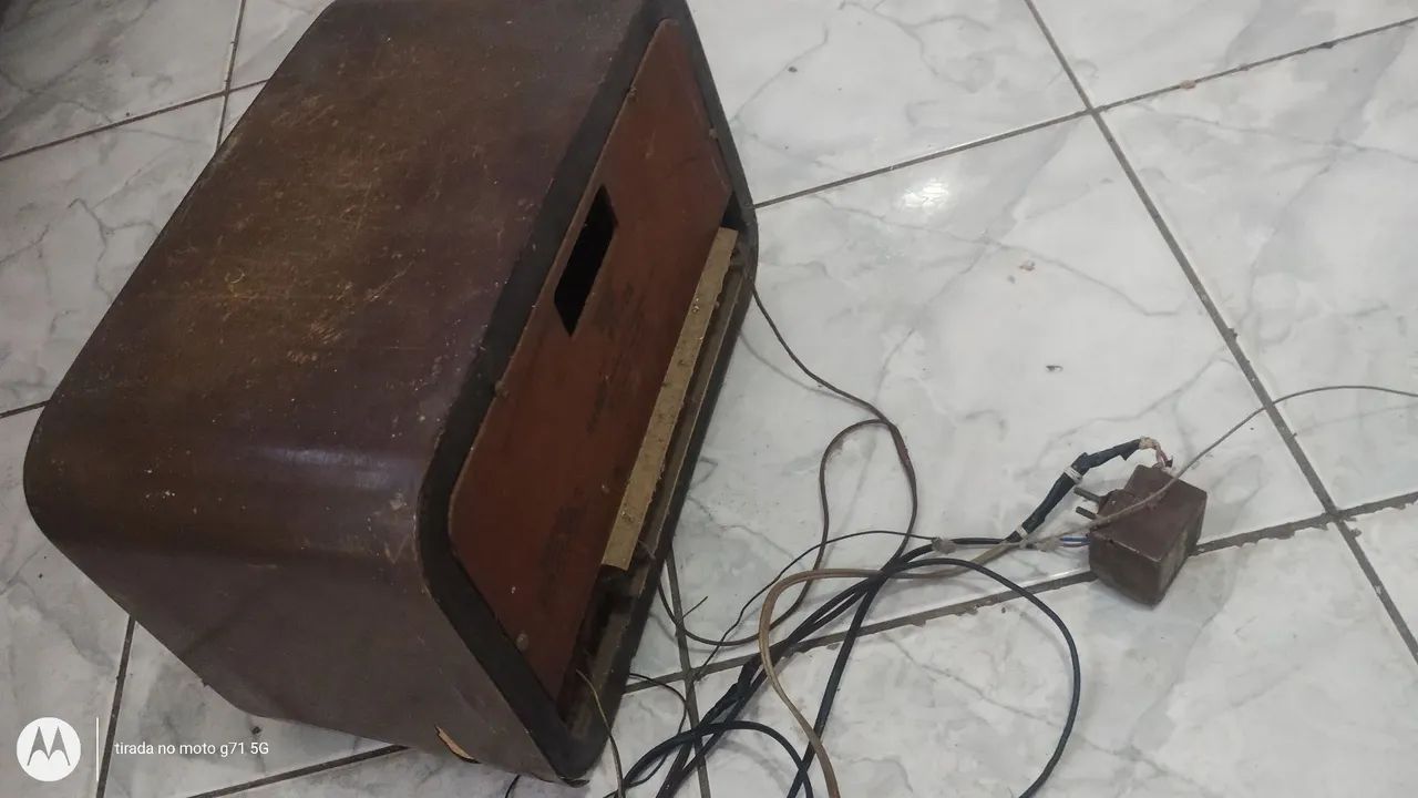  rádio antigo Semp PT-76