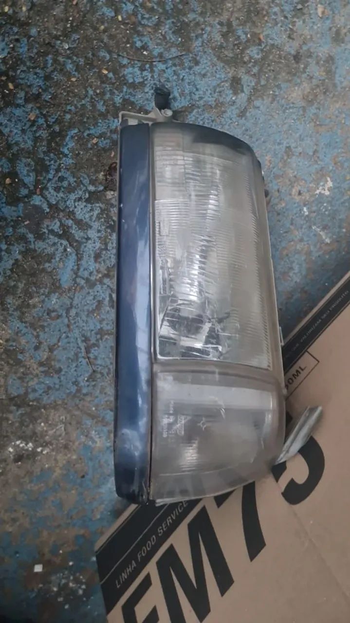 Farol com pisca e bigode Fiat tipo lado esquerdo original 