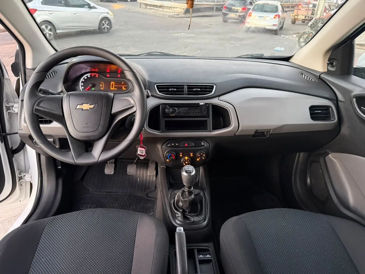 Chevrolet Onix JOY Hatch 1.0 8V Flex Mec. 4P 2018 - Foto 3