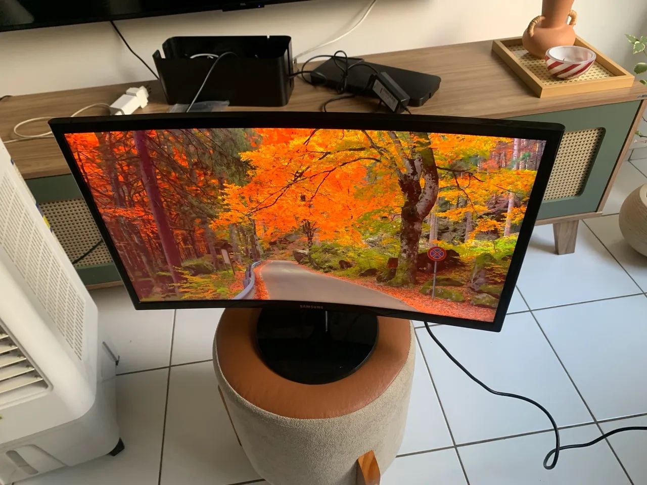 Monitor Samsung Curvo 24" (C24F390) - Impecável e Completo - Foto 4