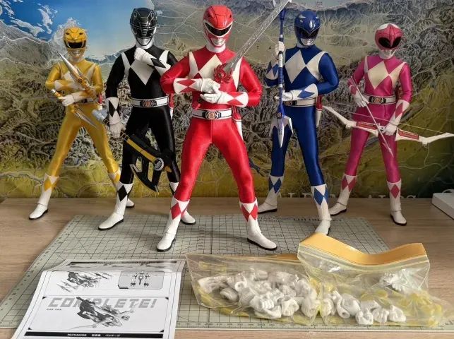 Threezero FigZero 1/6 Mighty Morphin Power Rangers Set com 5