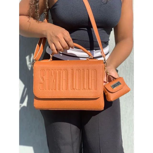 Bolsa Transversal Santa Lolla Em Relevo Premium - Foto 4
