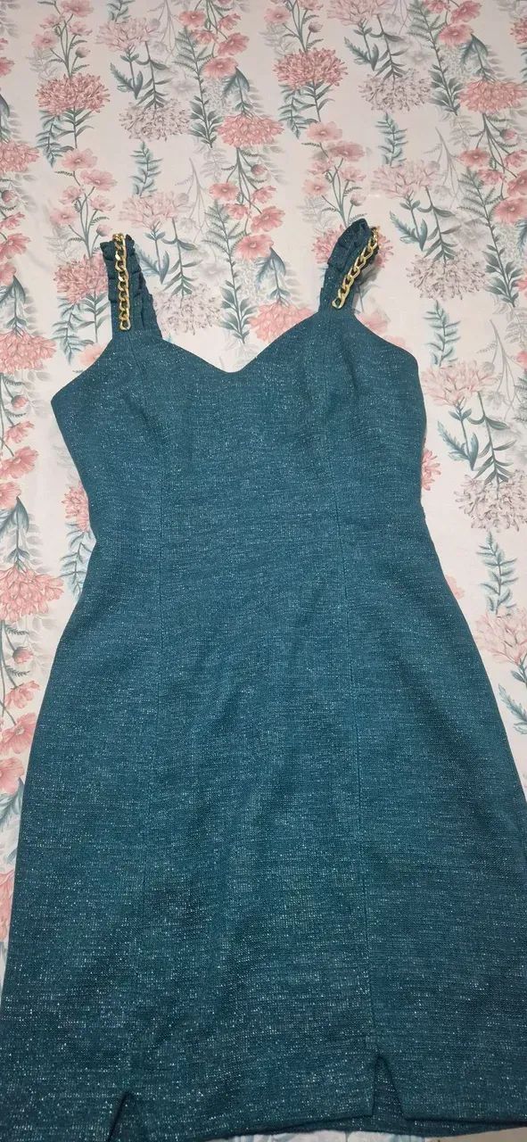 vestido verde com detalhe dourado - Foto 3