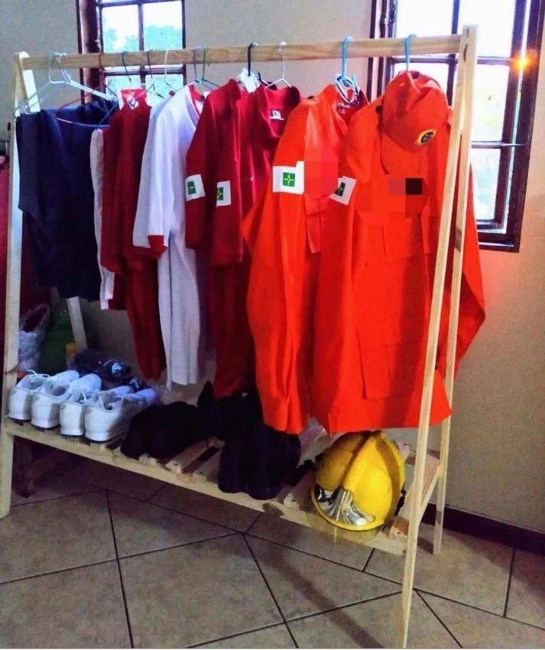 Araras de roupas  - Foto 4