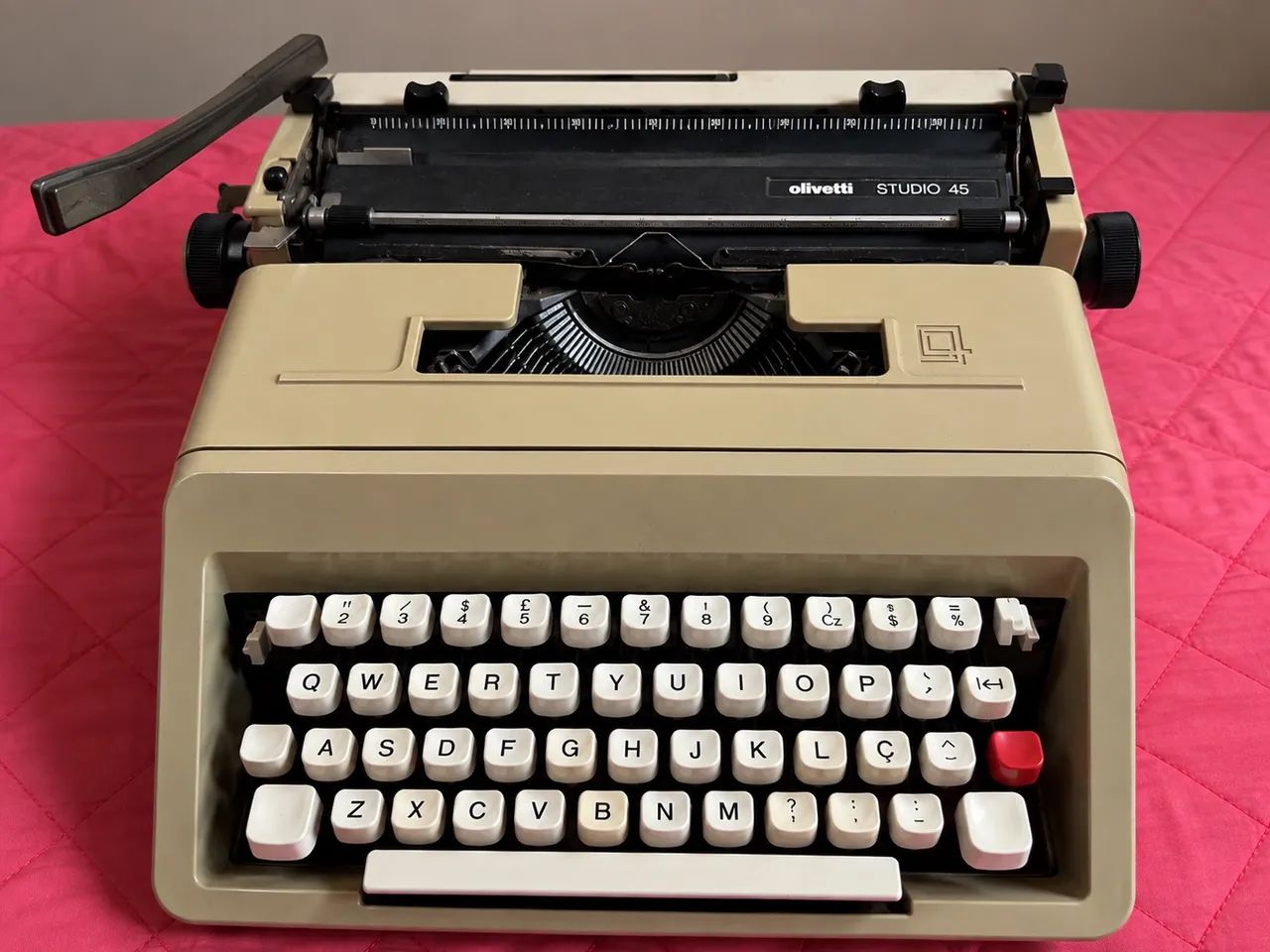 Máquina de Escrever Olivetti Studio 45 Vintage - Itens Para