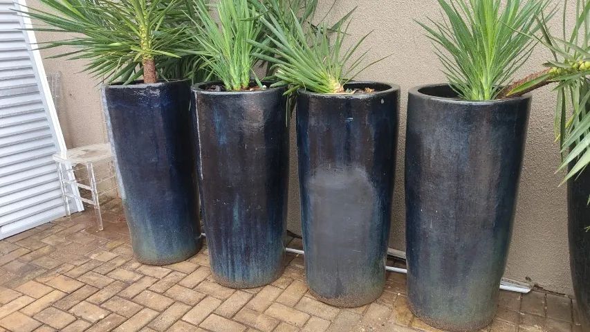 Vasos grandes de cerâmica preta - estilo vietnamita