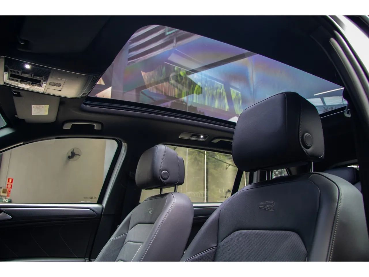Volkswagen Tiguan Allspac R-Line 300 TSI 2.0, foto 15 de 16