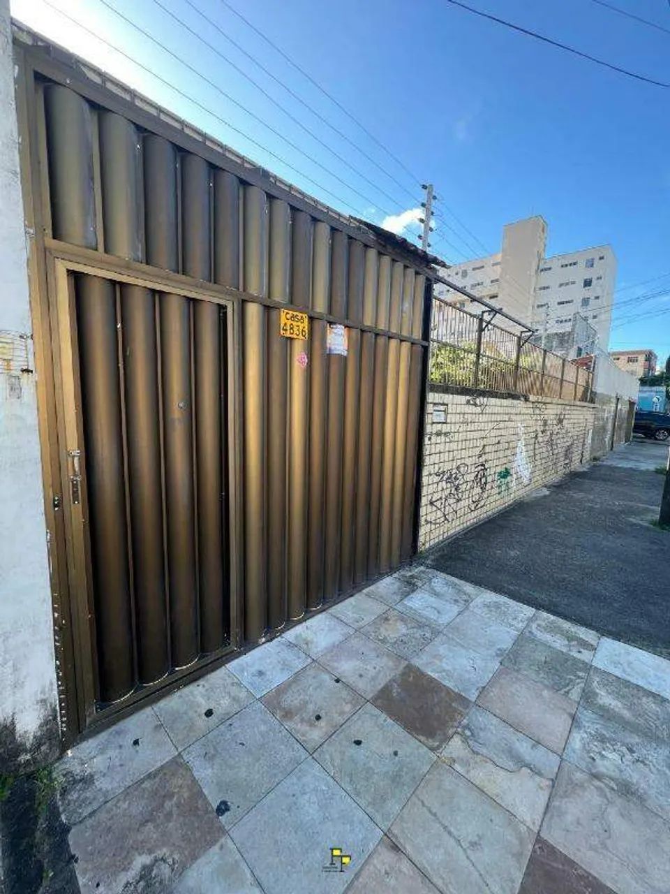 Casa com terreno 429,00m² e área edificada de 247,00m² com 4 Quartos, sendo suítes, Sala a - Foto 3