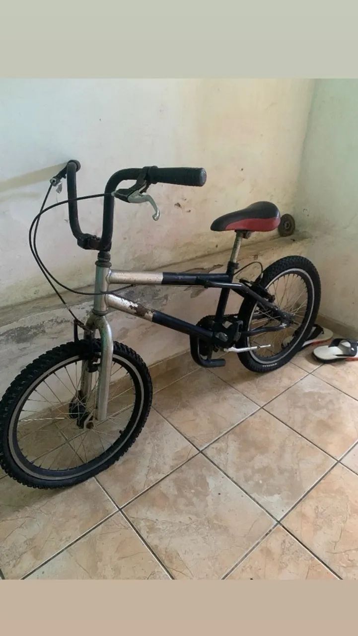 Bicicleta aro 20, apenas com o rolamento central com defeito 200,00