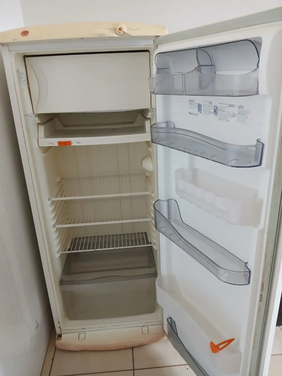 Geladeira Consul 1 Porta - Espaçosa e Bem Conservada -  - Foto 4