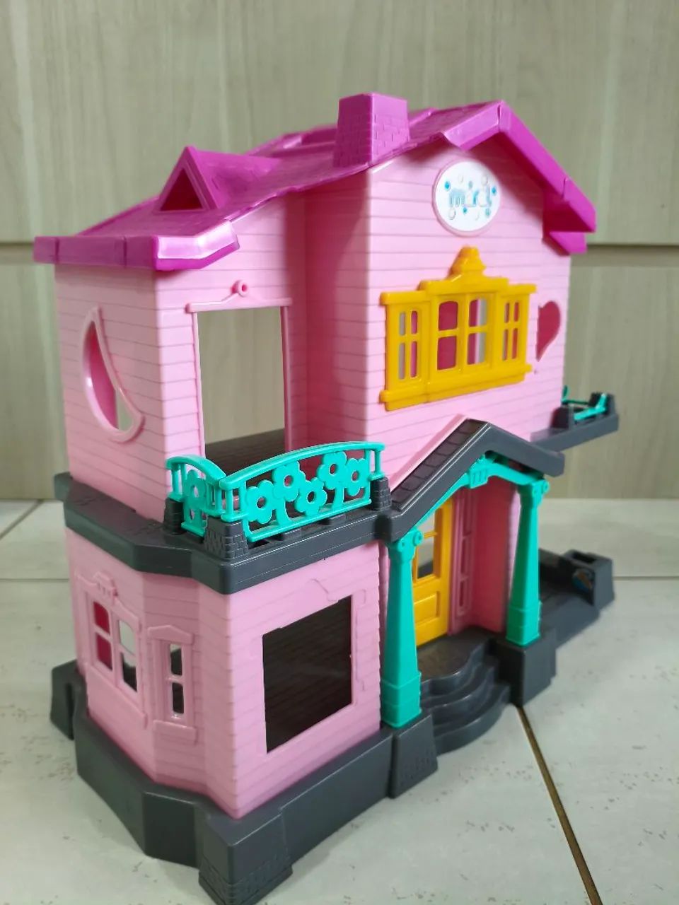 Casa de Bonecas linda de coleção para decorar e brincar ótimo estado.