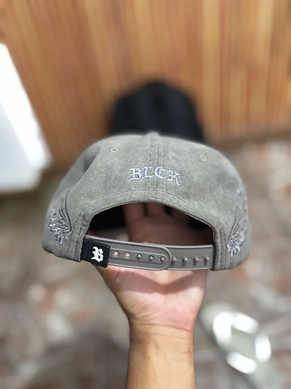 Boné BLCK Cinza Estilo Camurça - Bordado Frontal - Foto 3