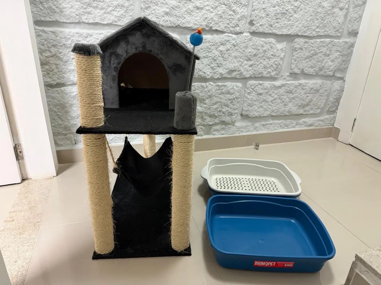 Casinha de Gato Com Rede e Brinquedo + Caixa de areira com 2 Bandeijas - Foto 4